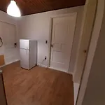 Ty Guesthouse Room 102